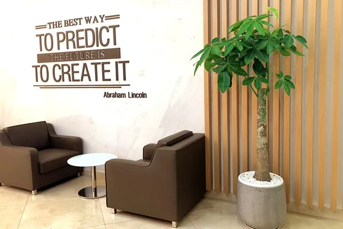 Kim ngân nhất trụ lớn đặt ở tiền sảnh