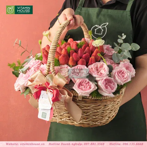 Giỏ Quà Dâu Tây, Hoa Hồng Tặng Người Thương