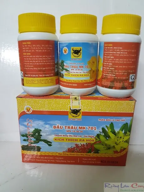 Phân bón đầu trâu 701 dạng bột tan nước với công thức NPK 10-30-20 chuyên kích hoa