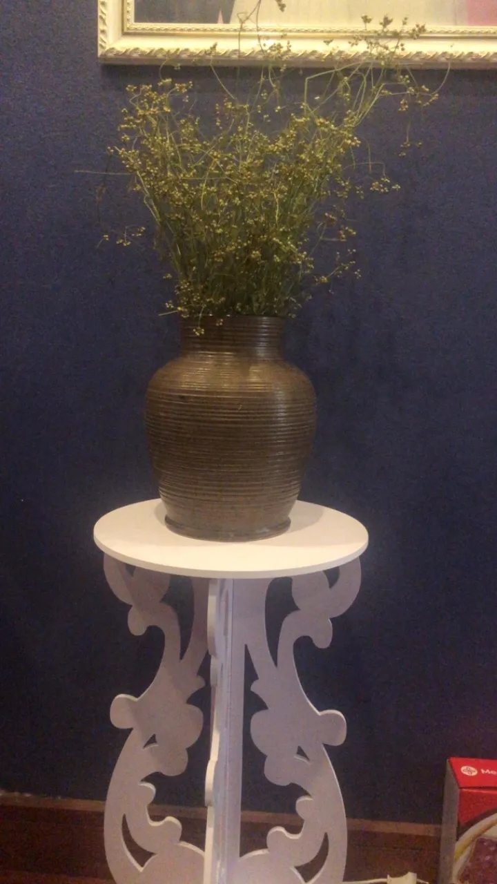 Đôn gỗ đỡ chậu cây cảnh thiết kế tối giản, phù hợp không gian hiện đại