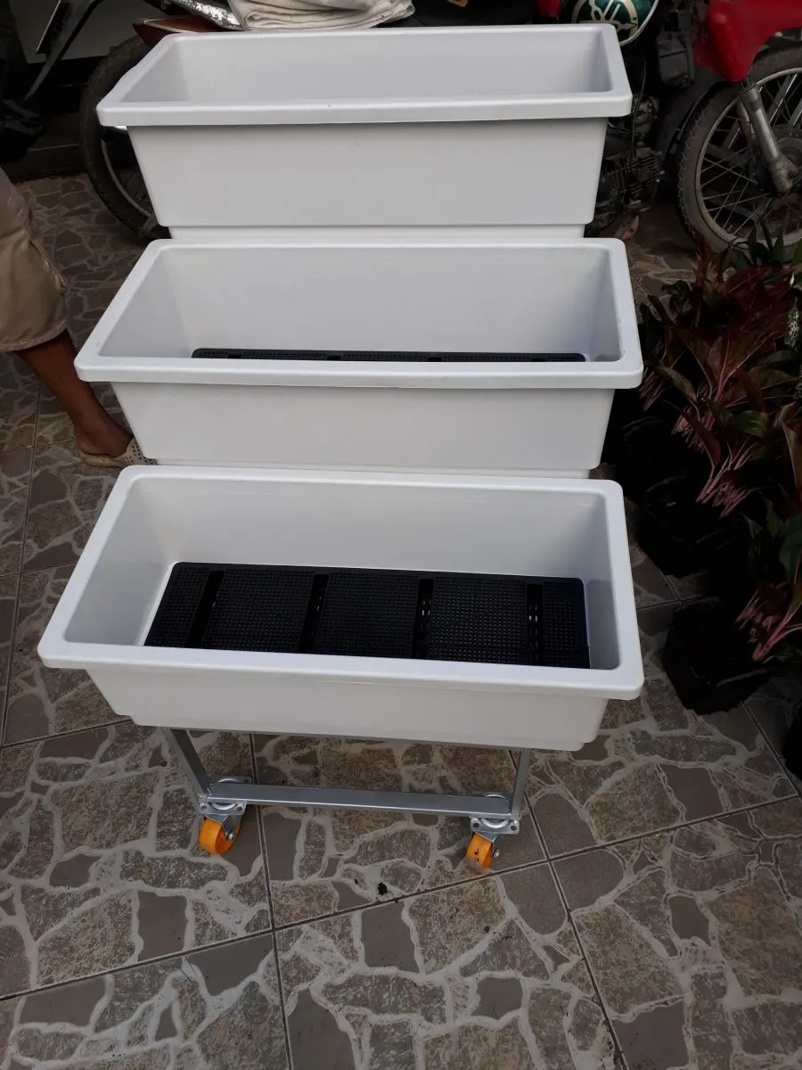 Giàn 3 chậu nhỏ gọn cho ban công chung cư