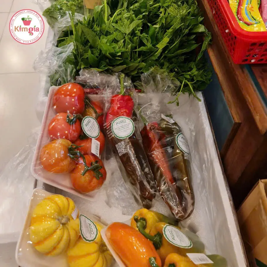 Trái cây sấy khô tự nhiên và nông sản sạch tại cửa hàng rau sạch Đà Lạt Kim Gia