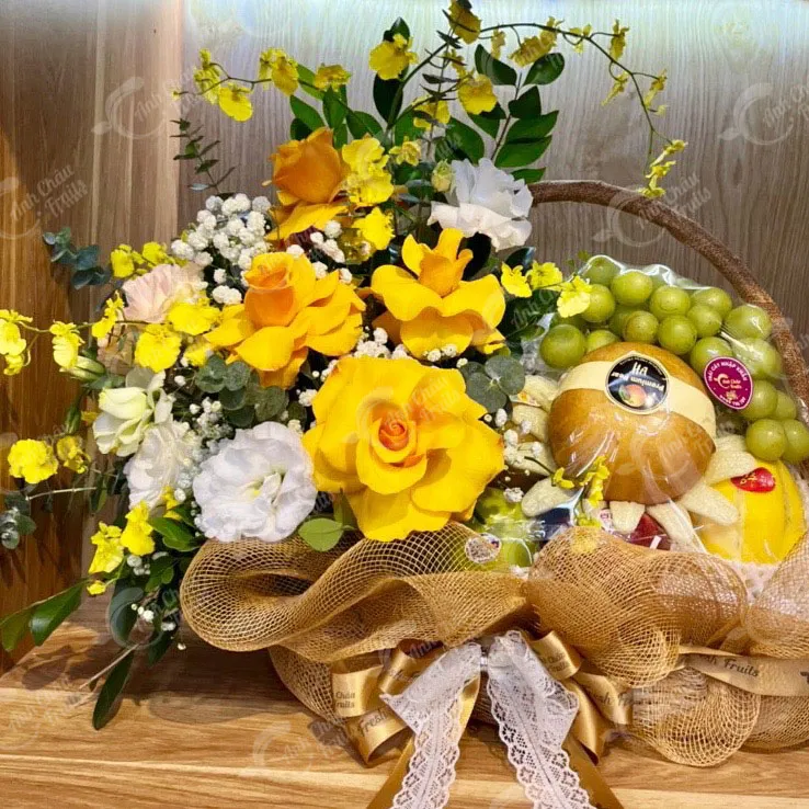 Mẫu giỏ trái cây kết hợp nhiều màu sắc tạo nên sự hài hòa