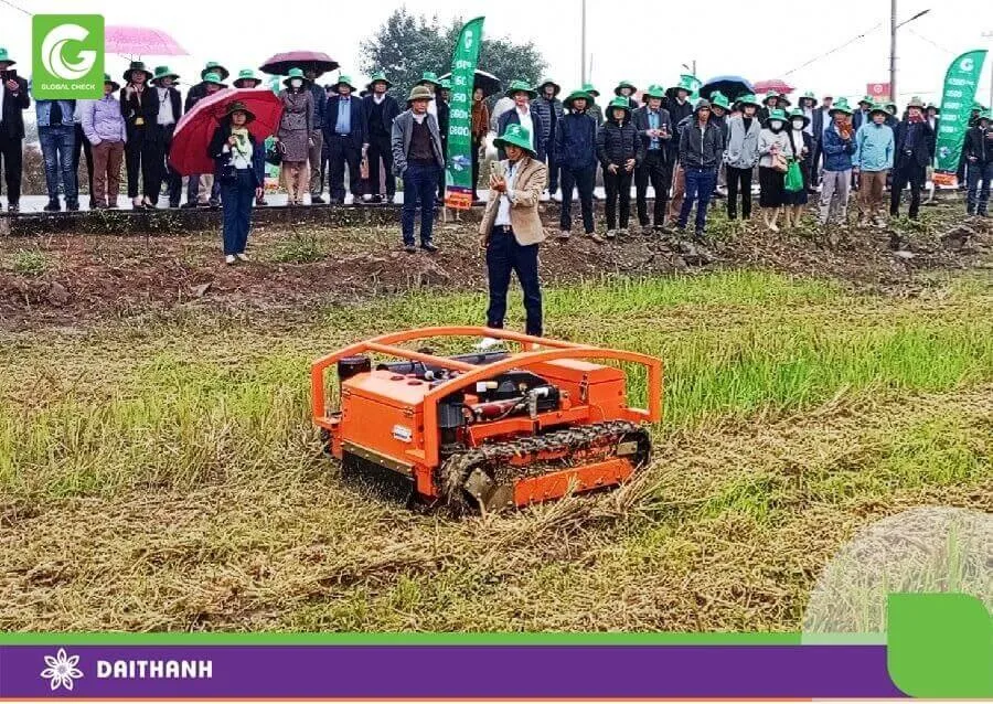 Rất đông bà con đang tìm hiểu máy cắt cỏ GlobalCheck phân phối