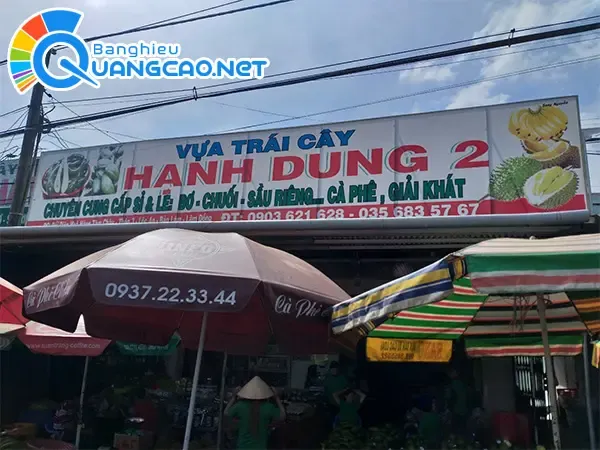 Bảng hiệu vựa trái cây Hạnh Dung 2 bằng khung sắt bạt hiflex