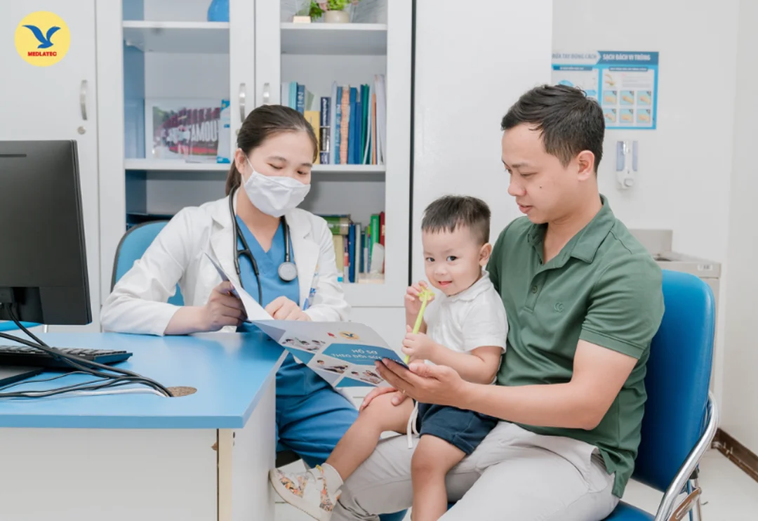 bé bị côn trùng cắn sưng cứng - hình minh họa 5 bé bị côn trùng cắn sưng cứng - hình minh họa 5