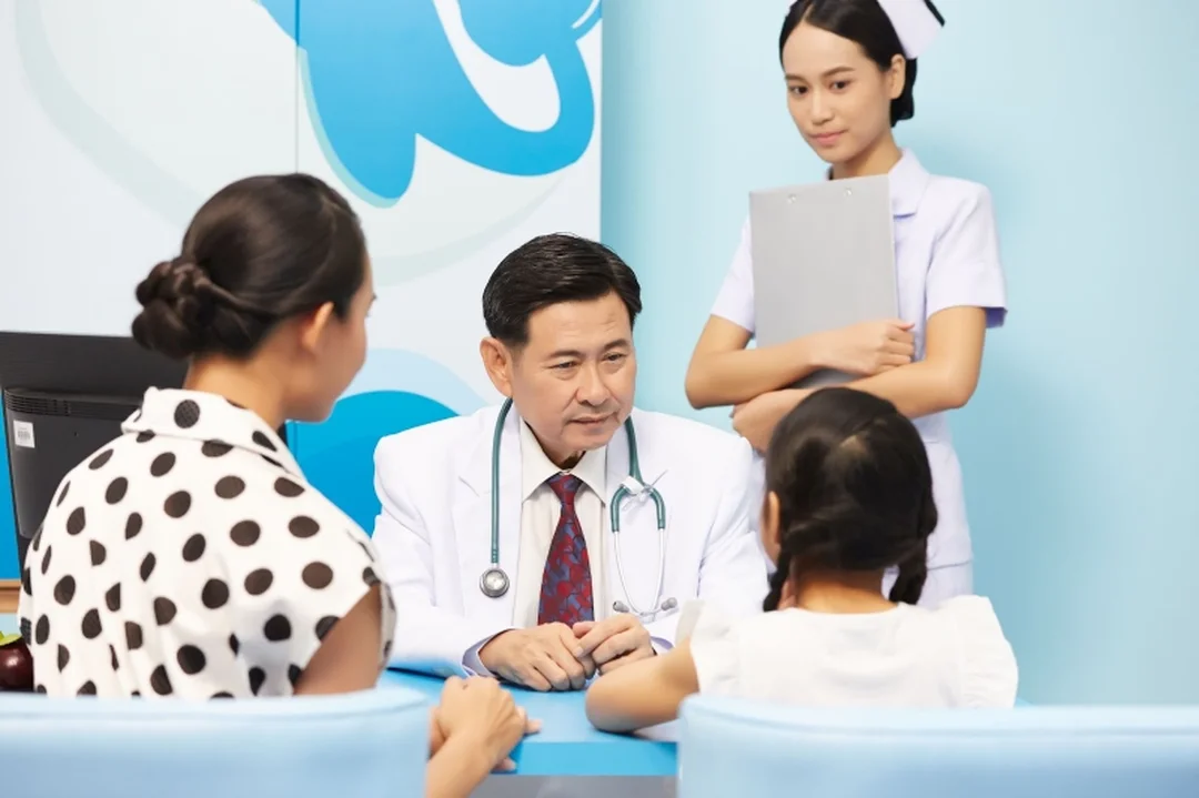 bé bị côn trùng cắn sưng tấy - hình minh họa 3