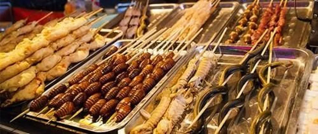 bọ cạp chiên giòn tại quán côn trùng ở hà nội