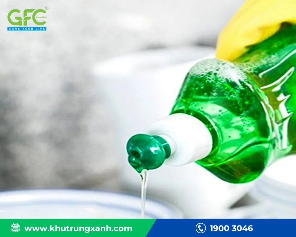 Diệt rệp trắng bằng nước rửa chén 01