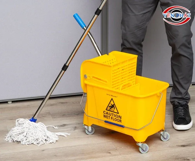 Cây lau nhà dạng tròn với đầu lau hình búi