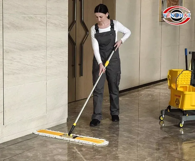 Cây lau nhà chữ T với bàn lau lớn