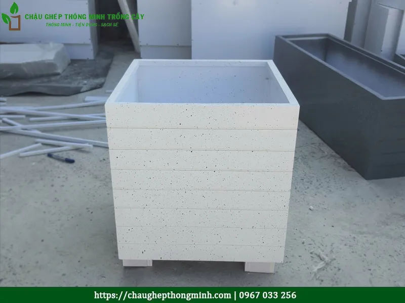 Chậu composite ban công