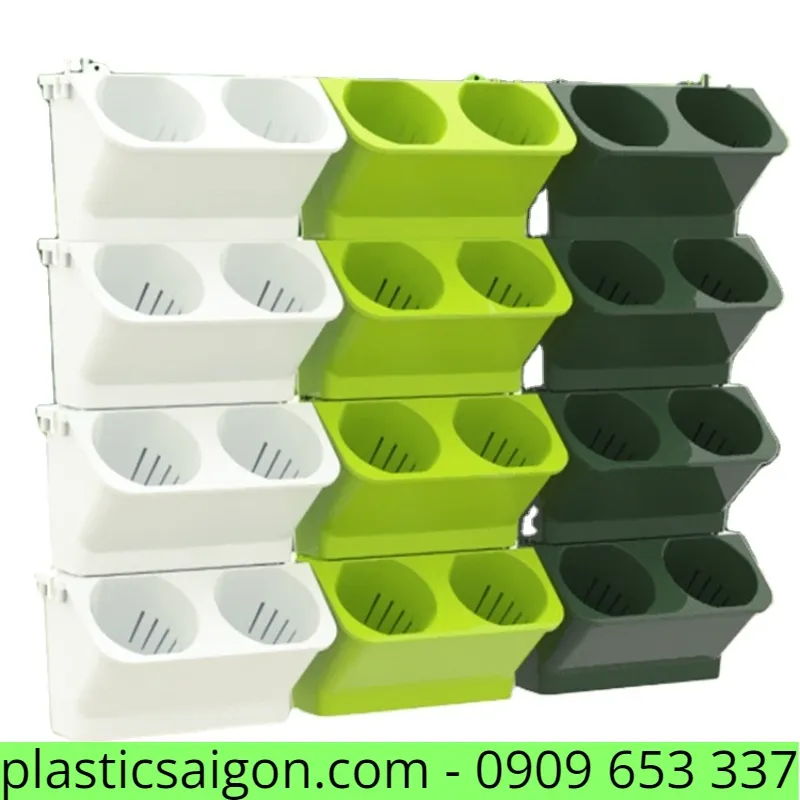 Hệ thống chậu nhựa và giá trồng cây treo tường hiện đại