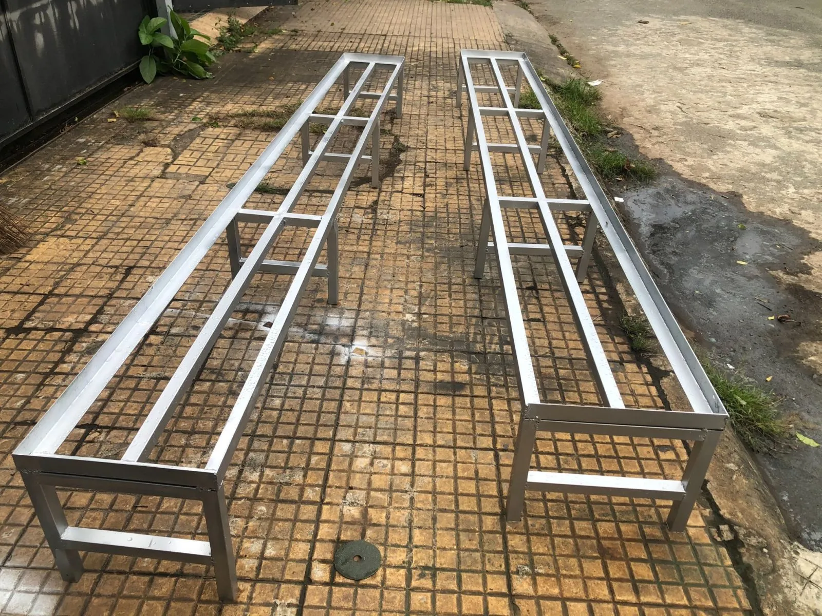 Chi tiết khung kệ sắt hộp sơn chống gỉ