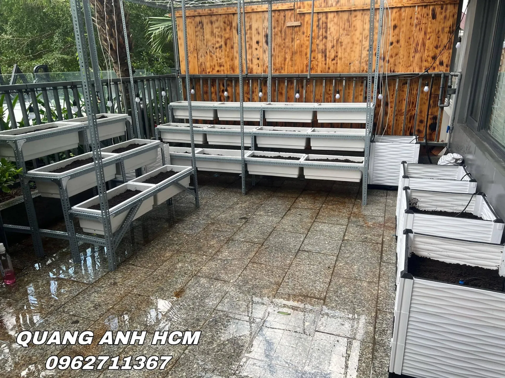 Kệ sắt V lỗ trồng nhiều loại cây