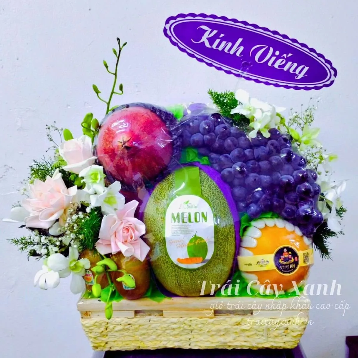 Giỏ hoa quả kính viếng giá rẻ