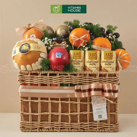 Giỏ quà trái cây lê hàn, quýt úc, nho đen, sữa hạnh nhân thăm bệnh, chúc sức khỏe