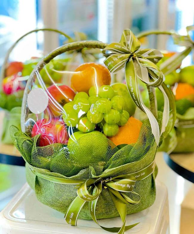 Lựa Chọn Giỏ Trái Cây 300k Hà Nội: Quà Tặng Sang Trọng, Ý Nghĩa Cho Mọi Dịp