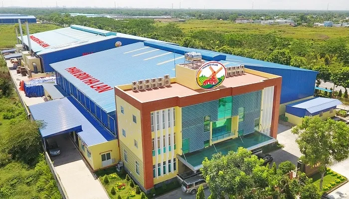 Sử dụng phân bón chất lượng giúp cây khế phát triển vượt trội