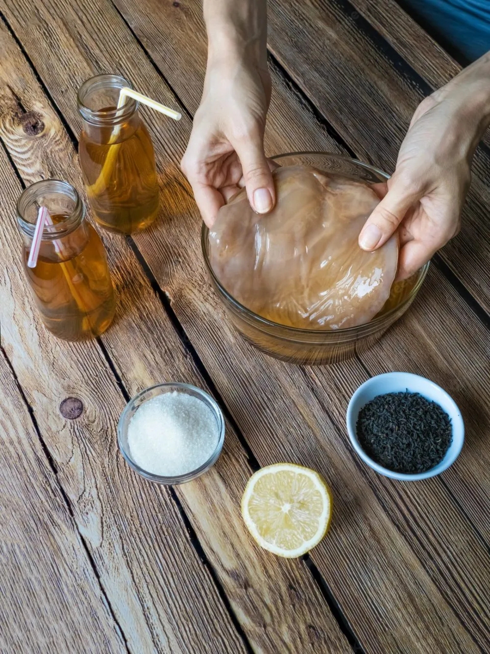 Nuôi Scoby tại nhà bằng nước dứa và bia là cách đơn giản để bắt đầu làm Kombucha
