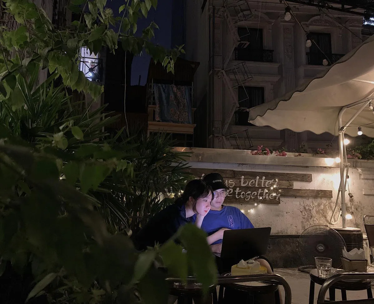 Không gian Hidden Alley buổi tối