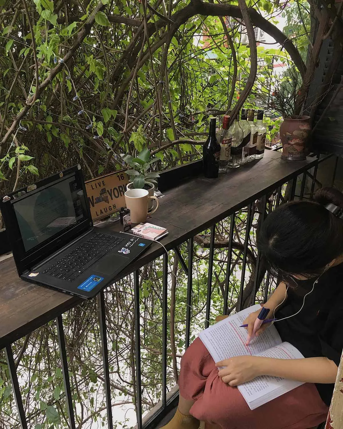 Sân vườn Hidden Alley