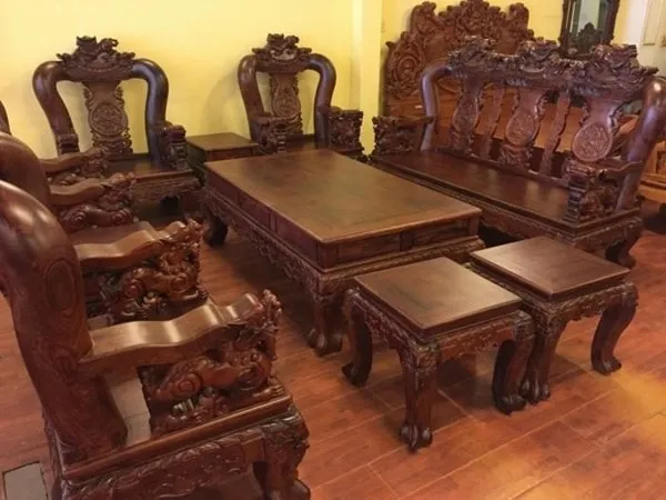 Gỗ cẩm lai với màu nâu hồng, vân đen đẹp mắt