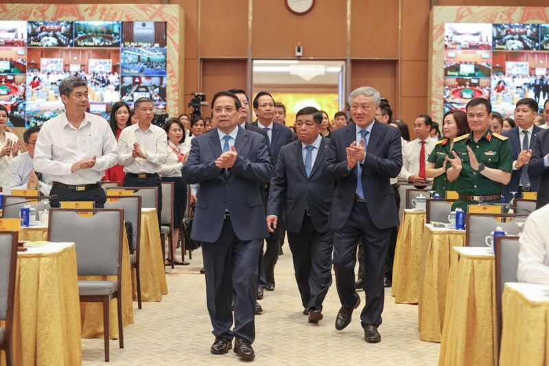 Nghị Luận Sâu Sắc Về Câu "Ăn Quả Nhớ Kẻ Trồng Cây" Lớp 7: Đạo Lý Cốt Lõi Của Con Người