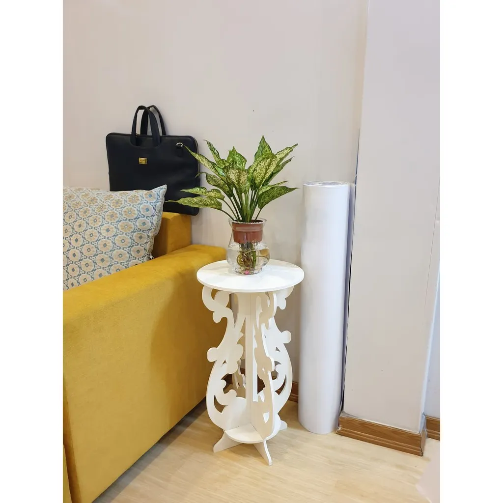 Đôn đỡ chậu cây nhỏ gọn, phù hợp phòng khách chật