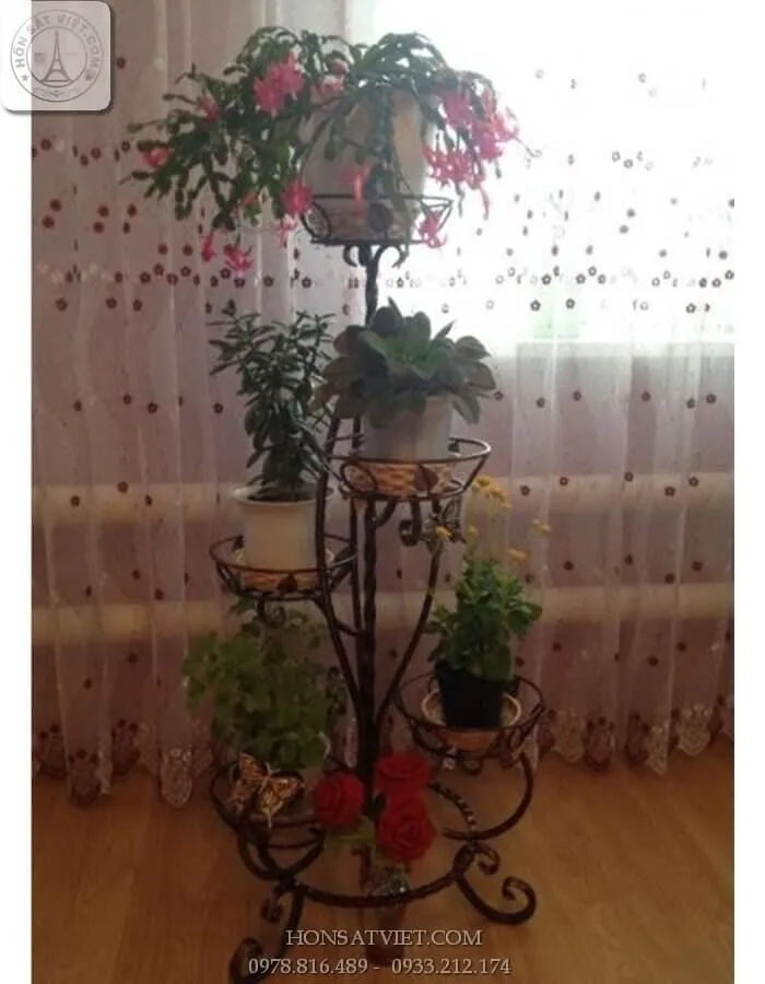 Mẫu kệ sắt 5 tầng để cây cảnh tiết kiệm không gian