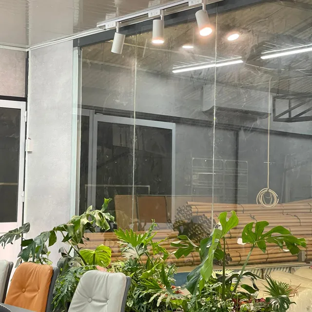 văn phòng xanh với đèn led ray