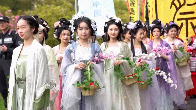 Chiết Giang tổ chức Lễ hội dân gian hoa dâu tằm tôn vinh truyền thống dệt lụa trung hoa