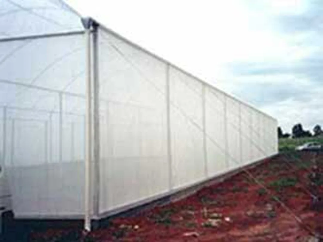Lưới chắn côn trùng tiếng anh là gì với lưới bao quanh nhà lưới sản xuất
