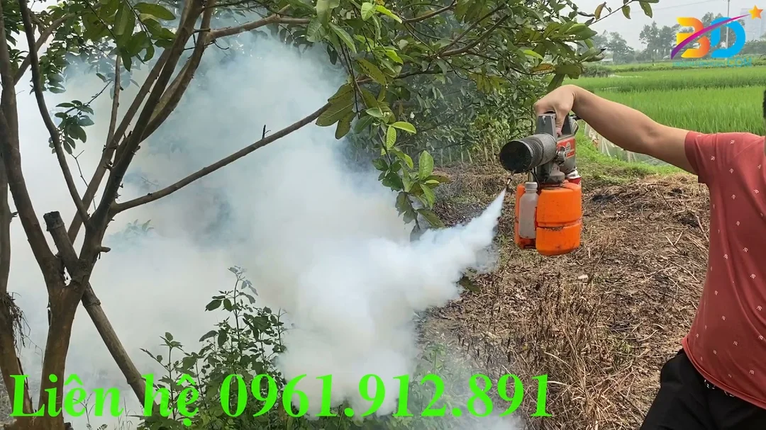 máy phun khói diệt côn trùng mini sử dụng thực tế