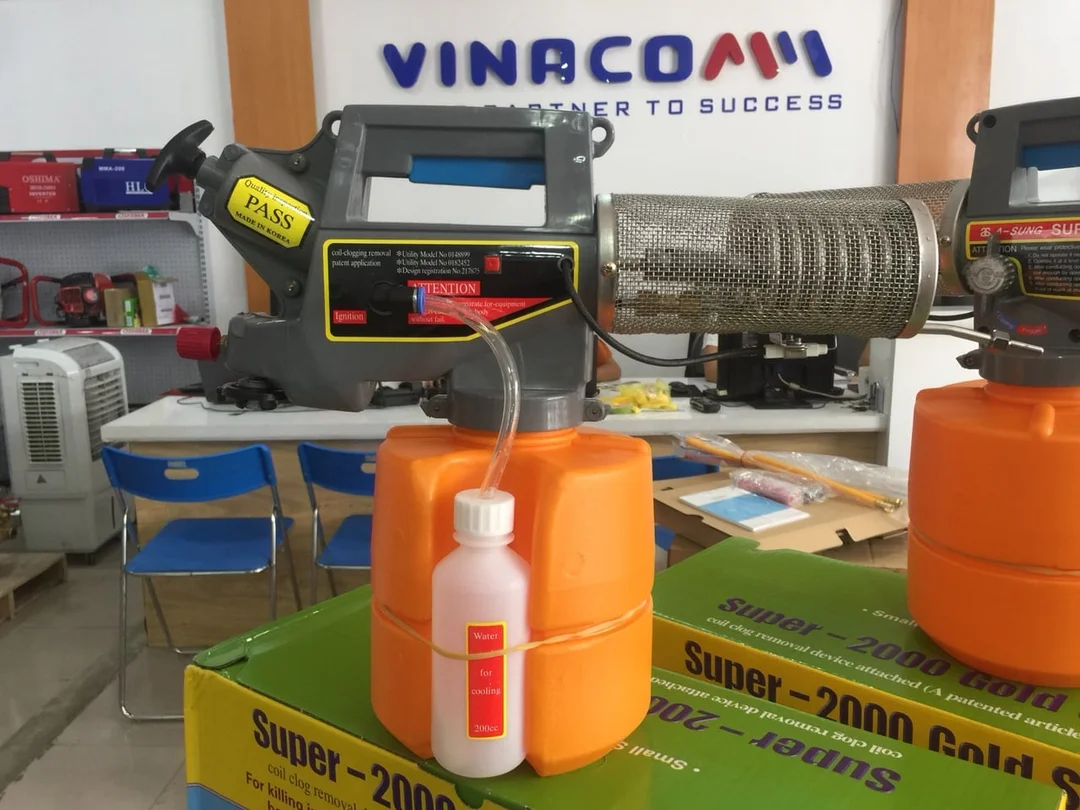 máy phun khói diệt côn trùng mini và bình dung dịch
