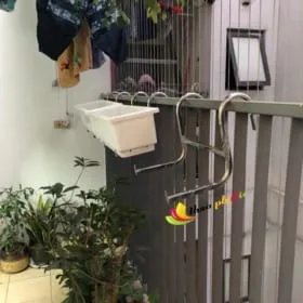 Giá treo chậu cây ban công bằng sắt mạ kẽm thiết kế 1 tầng chắc chắn cho chung cư