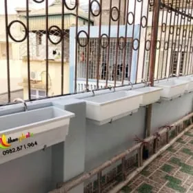 Chi tiết kệ sắt treo ban công chất liệu inox 304 sáng bóng chống gỉ sét hiệu quả