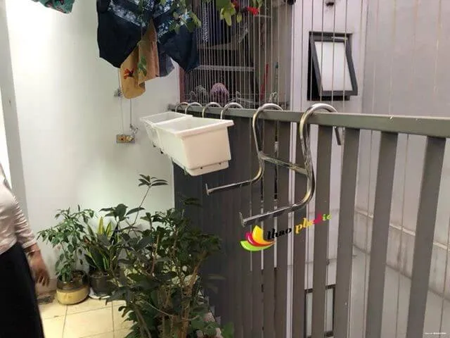 Kích thước chuẩn của chậu nhựa thông minh phù hợp với khung giá treo