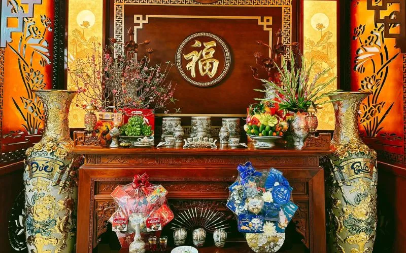 Bàn thờ gia tiên ngày cưới với mâm trái cây