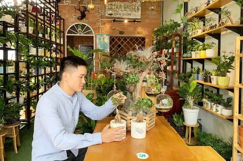 Nên khảo sát trực tiếp các chợ cây, hội nhóm Facebook và khu dân cư quanh khu vực dự định kinh doanh để hiểu rõ nhu cầu khách hàng