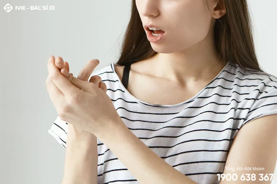 Tránh cào vào vùng da bị cắn dễ gây tổn thương và tăng nguy cơ nhiễm trùng