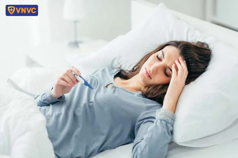 Niêm mạc miệng bị tổn thương do các bệnh truyền nhiễm virus, cần phân biệt với tổn thương do côn trùng cắn