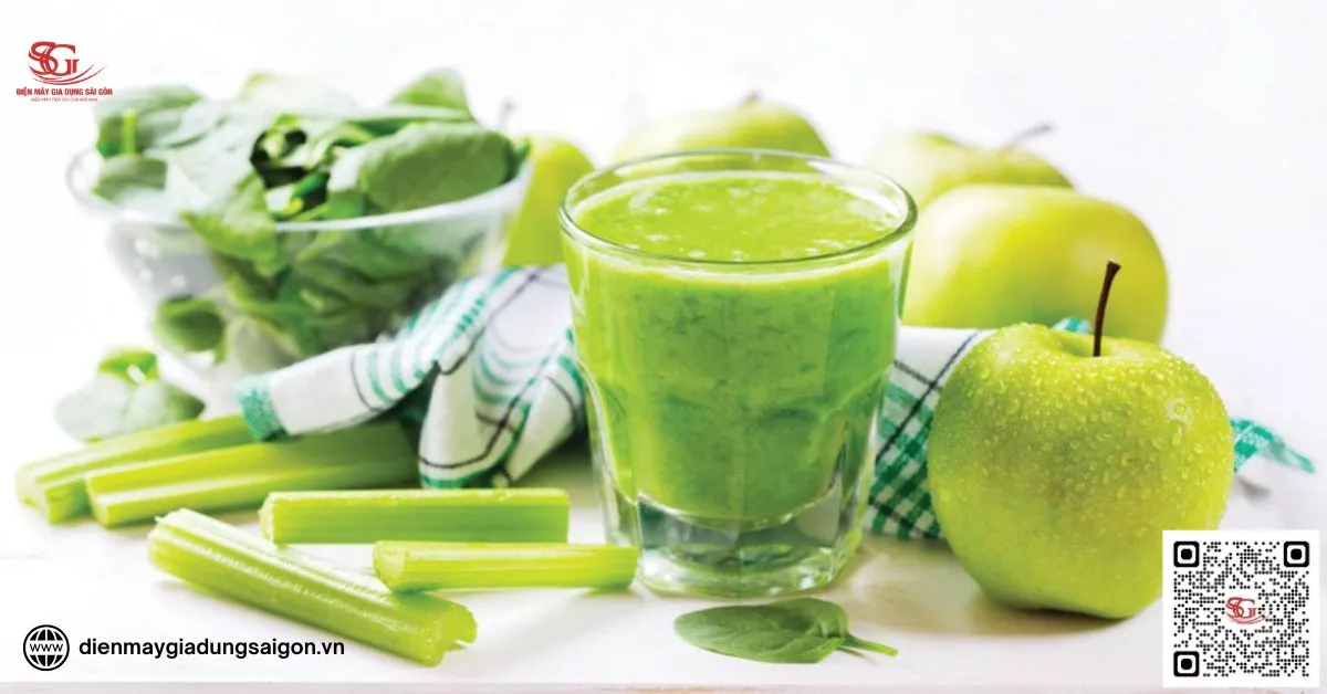 Nước ép táo xanh và cần tây