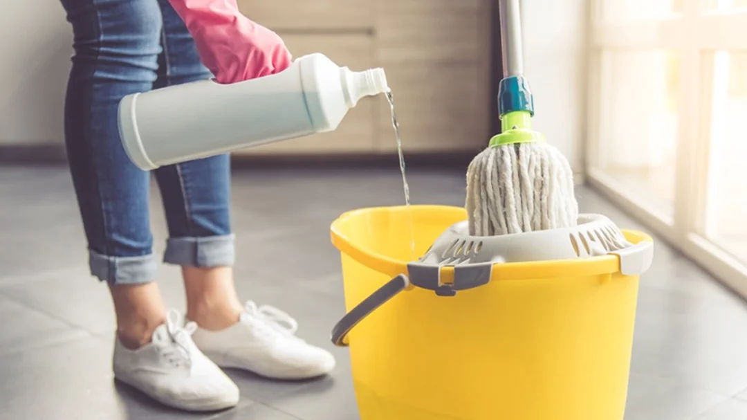 nước lau sàn đuổi côn trùng giúp làm sạch và giảm muỗi trong nhà