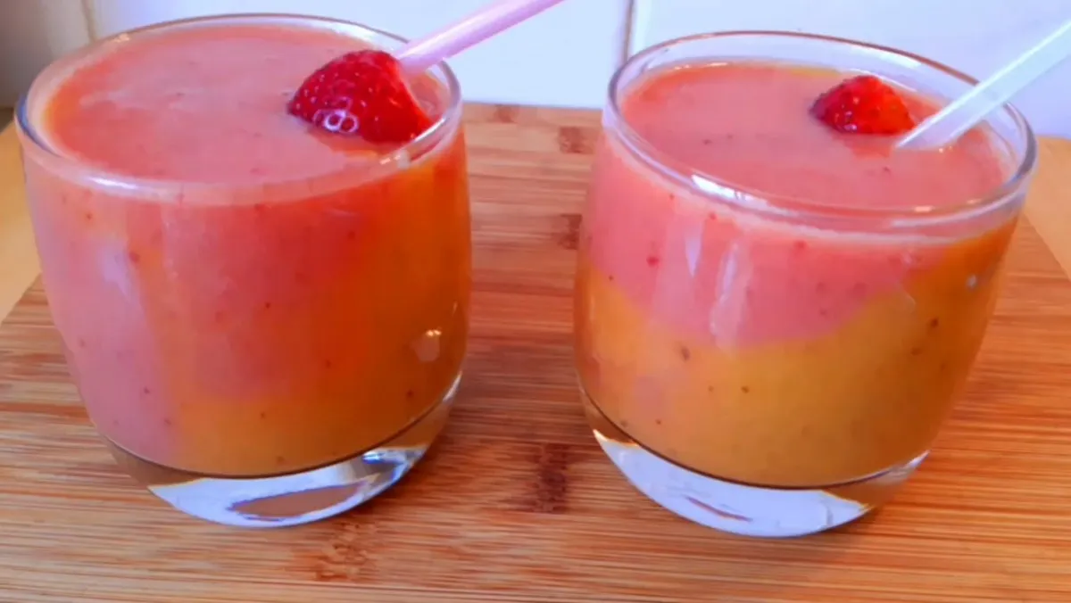 Alt text: Nguyên liệu chuẩn bị cho món sinh tố trái cây thập cẩm