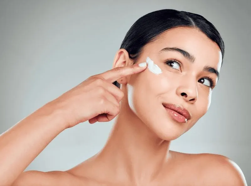 Sử dụng kem chống nắng bảo vệ da sau laser