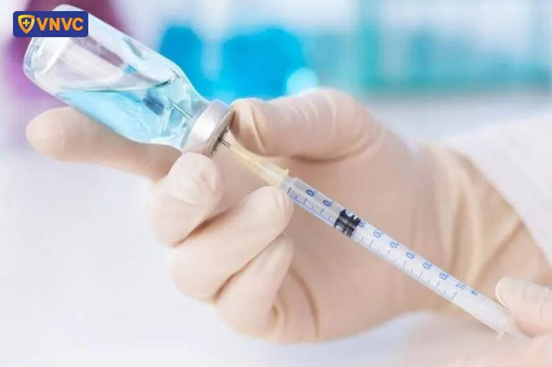 Công tác tiêm phòng vắc xin giúp giảm gánh nặng từ các bệnh do véc tơ côn trùng mang lại