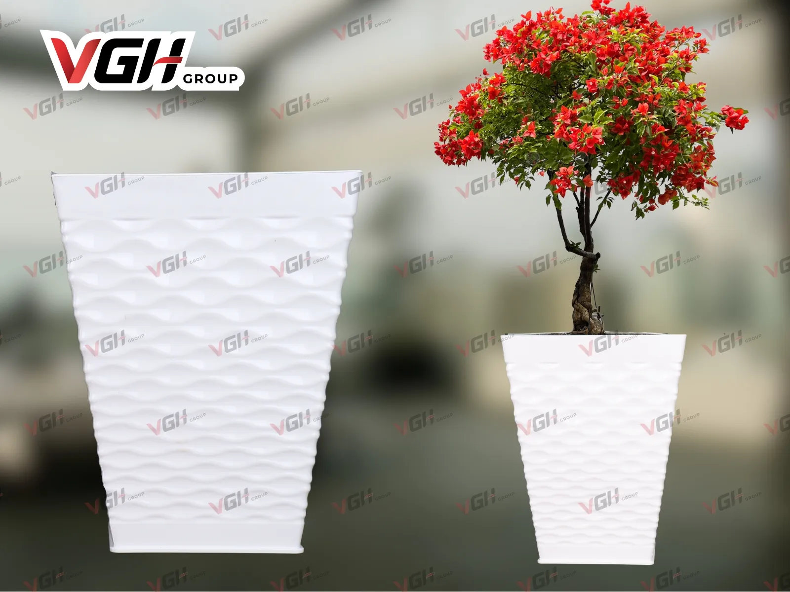 Mẫu chậu nhựa hình vuông dáng cao, hoạ tiết mắt lưới được ứng dụng rộng rãi