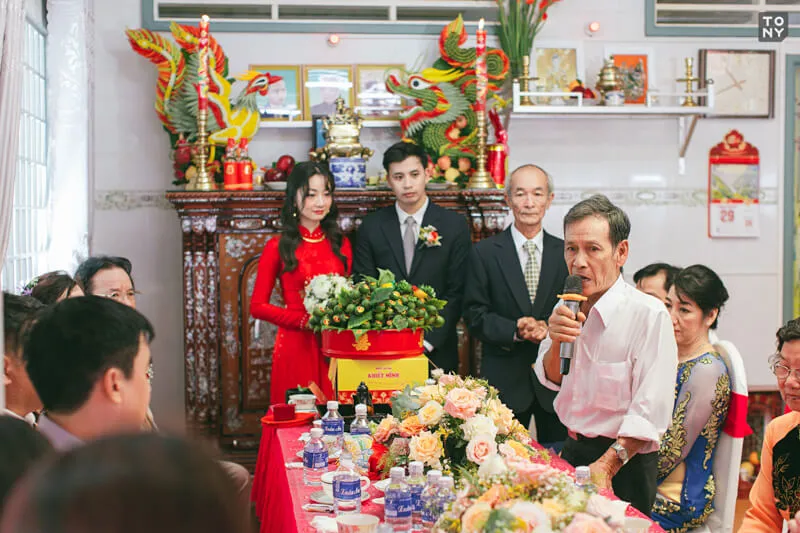 Trang trí bàn thờ gia tiên ngày cưới