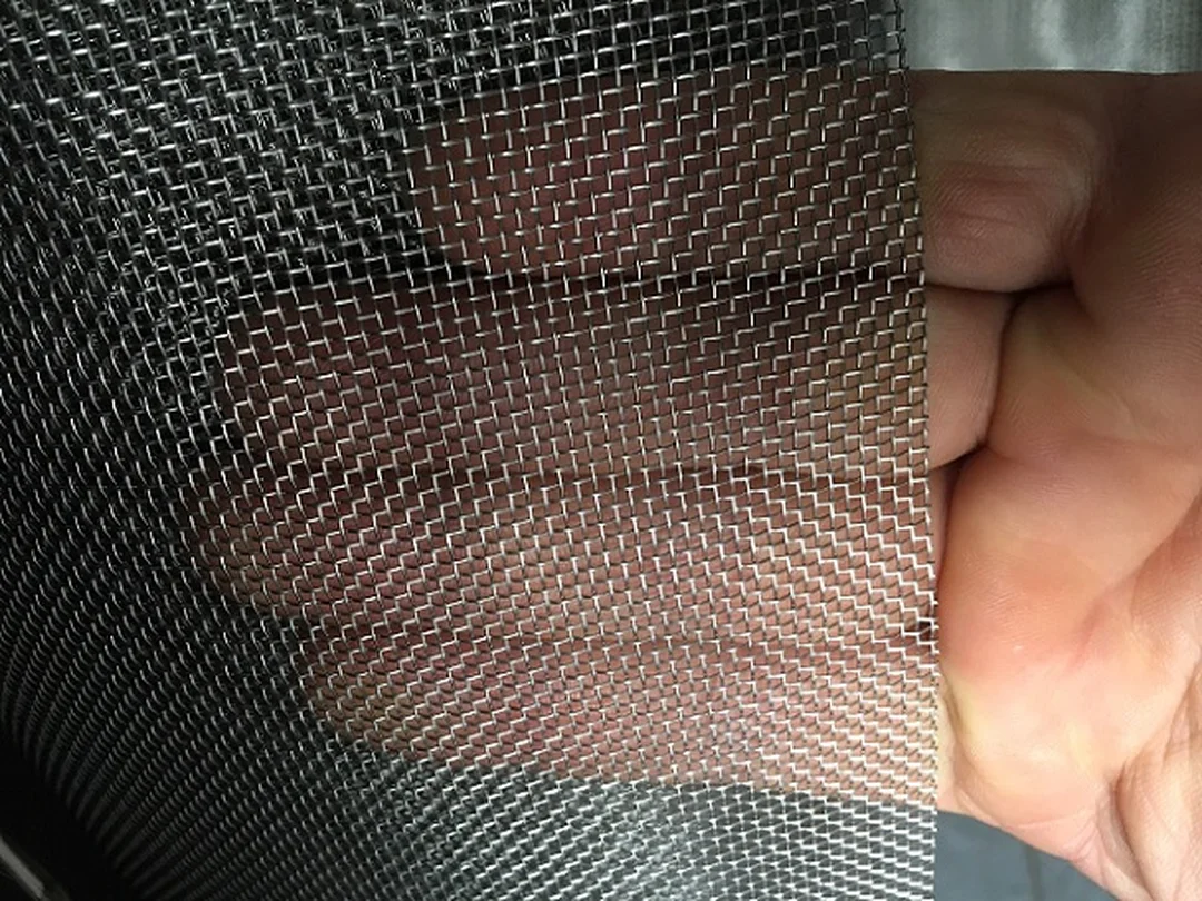 Lưới chống muỗi inox cửa nhà Ứng dụng lưới chống muỗi inox cửa nhà